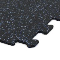 Černo-modrá gumová modulová puzzle dlažba (roh) FLOMA FitFlo SF1050 - délka 100 cm, šířka 100 cm a výška 1 cm