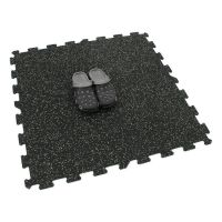 Černo-zelená gumová modulová puzzle dlažba (střed) FLOMA FitFlo SF1050 - délka 50 cm, šířka 50 cm a výška 1,6 cm