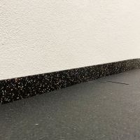 Černo-bílo-modrá gumová soklová podlahová lišta FLOMA IceFlo SF1100 - délka 200 cm, šířka 7 cm, tloušťka 0,8 cm