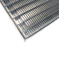 Kovová venkovní čisticí vstupní rohož s odtokovou vanou FLOMA SteelMat - délka 60 cm, šířka 80 cm, výška 2,5 cm