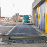 Pozinkovaná kartáčová vstupní rohož pro vysokozdvižné vozíky FLOMA FLT-PRM - délka 79,3 cm, šířka 60 cm, výška 5 cm