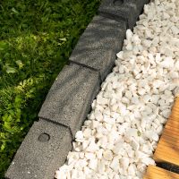 Šedý gumový zahradní obrubník FLOMA Stone - délka 120 cm, šířka 7 cm, výška 8,8 cm