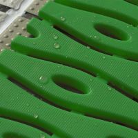 Zelená plastová bazénová protiskluzová rohož (role) FLOMA Otti - délka 12 m, šířka 60 cm a výška 0,9 cm