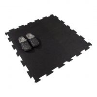 Černá gumová modulová puzzle dlažba (okraj) FLOMA FitFlo SF1050 - délka 95,6 cm, šířka 95,6 cm, výška 1,6 cm