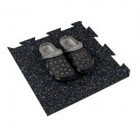 Černo-bílo-modrá gumová podlahová deska (puzzle - roh) FLOMA FitFlo SF1050 - délka 47,8 cm, šířka 47,8 cm, výška 0,8 cm