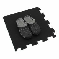 Černá gumová podlahová deska (puzzle - roh) FLOMA FitFlo SF1050 - délka 47,8 cm, šířka 47,8 cm, výška 0,8 cm
