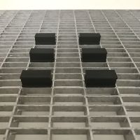 Gumový čisticí kartáč pro rohože Grid s okem 3 x 1 cm FLOMA Easy Brush