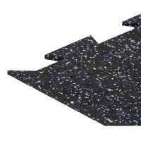 Černo-bílo-modrá gumová modulová puzzle dlažba (roh) FLOMA FitFlo SF1050 - délka 50 cm, šířka 50 cm, výška 0,8 cm