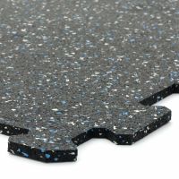 Černo-bílo-modrá gumová podlahová deska (puzzle - roh) FLOMA FitFlo SF1050 - délka 47,8 cm, šířka 47,8 cm, výška 0,8 cm