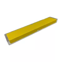 Žlutý hliníkový protiskluzový nášlap na schody FLOMA BDP - délka 63,5 cm, šířka 12 cm, výška 4,5 cm, tloušťka 1,6 mm