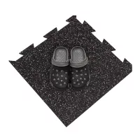Černo-bílo-červená gumová podlahová deska (puzzle - roh) FLOMA FitFlo SF1050 - délka 50 cm, šířka 50 cm, výška 1,6 cm