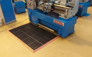 Černo-oranžová extra odolná olejivzdorná rohož Safety Stance 100% nitril - délka 97 cm, šířka 315 cm, výška 2,2 cm