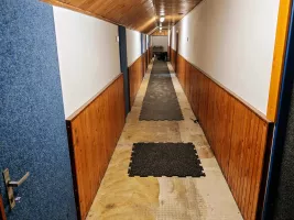 Černo-bílo-červená gumová podlahová deska FLOMA IceFlo SF1100 - délka 200 cm, šířka 100 cm, výška 2 cm