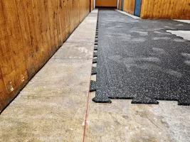 Černo-bílo-červená gumová podlahová deska FLOMA IceFlo SF1100 - délka 200 cm, šířka 100 cm, výška 2 cm