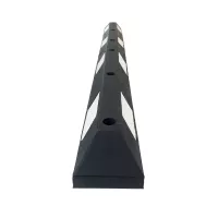 Černo-bílý plastový reflexní parkovací doraz FLOMA PS-01 - délka 180 cm, šířka 15 cm, výška 10,5 cm