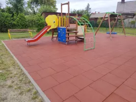 Červená gumová certifikovaná dopadová dlažba FLOMA ProF - délka 50 cm, šířka 50 cm, výška 9 cm