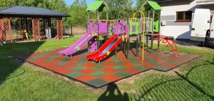 Červená gumová certifikovaná dopadová dlažba FLOMA ProF - délka 50 cm, šířka 50 cm, výška 9 cm