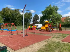 Červená gumová certifikovaná dopadová dlažba FLOMA ProF - délka 50 cm, šířka 50 cm, výška 4 cm