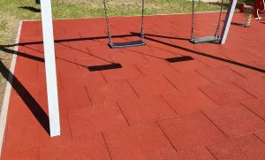 Červená gumová certifikovaná dopadová dlažba FLOMA ProF - délka 50 cm, šířka 50 cm, výška 4 cm