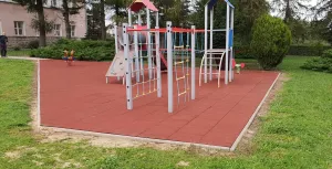 Červená gumová certifikovaná dopadová dlažba FLOMA ProF - délka 50 cm, šířka 50 cm, výška 4 cm