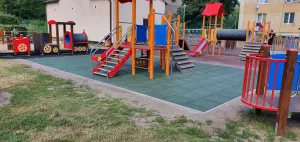Červená gumová certifikovaná dopadová dlažba FLOMA ProF - délka 50 cm, šířka 50 cm, výška 4 cm
