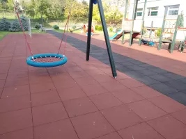Zelená gumová certifikovaná dopadová dlažba FLOMA ProF - délka 50 cm, šířka 50 cm, výška 7 cm