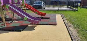 Zelená gumová certifikovaná dopadová dlažba FLOMA ProF - délka 50 cm, šířka 50 cm, výška 7,5 cm