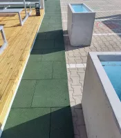 Zelená gumová certifikovaná dopadová dlažba FLOMA ProF - délka 50 cm, šířka 50 cm, výška 7,5 cm