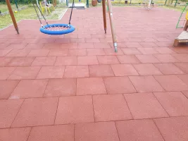 Zelená gumová certifikovaná dopadová dlažba FLOMA ProF - délka 50 cm, šířka 50 cm, výška 7 cm
