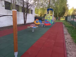 Zelená gumová certifikovaná dopadová dlažba FLOMA ProF - délka 50 cm, šířka 50 cm, výška 5 cm