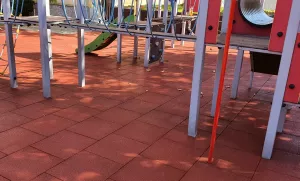 Zelená gumová certifikovaná dopadová dlažba FLOMA ProF - délka 50 cm, šířka 50 cm, výška 7,5 cm