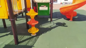 Zelená gumová certifikovaná dopadová dlažba FLOMA ProF - délka 50 cm, šířka 50 cm, výška 5 cm