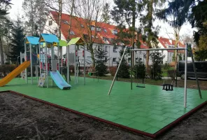 Zelená gumová certifikovaná dopadová dlažba FLOMA ProF - délka 50 cm, šířka 50 cm, výška 7,5 cm
