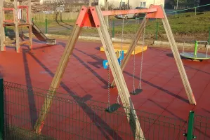 Černá gumová certifikovaná dopadová dlažba FLOMA ProF - délka 50 cm, šířka 50 cm, výška 5 cm