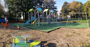 Černá gumová certifikovaná dopadová dlažba FLOMA ProF - délka 50 cm, šířka 50 cm, výška 5 cm
