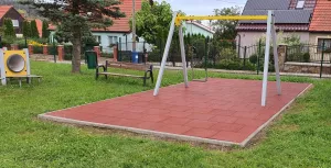 Šedá gumová certifikovaná dopadová dlažba FLOMA ProF - délka 50 cm, šířka 50 cm, výška 5 cm