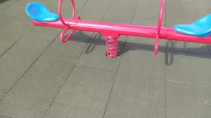 Šedá gumová certifikovaná dopadová dlažba FLOMA ProF - délka 50 cm, šířka 50 cm, výška 4,5 cm