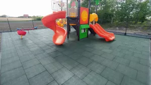 Šedá gumová certifikovaná dopadová dlažba FLOMA ProF - délka 50 cm, šířka 50 cm, výška 6 cm