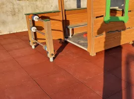 Šedá gumová certifikovaná dopadová dlažba FLOMA ProF - délka 50 cm, šířka 50 cm, výška 6 cm