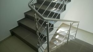 Sloupek zábradlí pro schodiště V2 vrchní kotvení