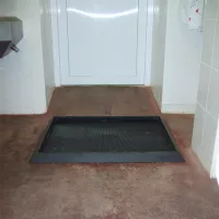 Gumová dezinfekční rohož (vana) na boty, obuv, podrážky FLOMA SD30 - délka 81 cm, šířka 98 cm, výška 4,7 cm