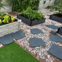 Šedý gumový zahradní nášlap (šlapák) FLOMA Natural Stone (kámen) - délka 53 cm, šířka 45 cm, výška 1,8 cm