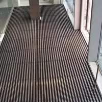 Hnědá hliníková kartáčová venkovní vstupní rohož FLOMA Alu Super (Cfl-S2) - délka 80 cm, šířka 120 cm, výška 2,7 cm