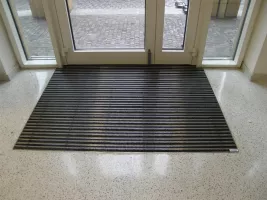 Hliníková kartáčová venkovní vstupní rohož FLOMA Alu Extra - délka 100 cm, šířka 100 cm, výška 1,7 cm