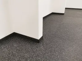 Černo-šedá gumová podlahová deska (puzzle - střed) FLOMA FitFlo SF1050 - délka 95,6 cm, šířka 95,6 cm, výška 1,6 cm