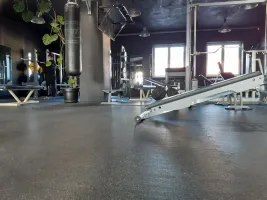 Černo-šedá gumová podlahová deska (puzzle - střed) FLOMA FitFlo SF1050 - délka 95,6 cm, šířka 95,6 cm, výška 1,6 cm