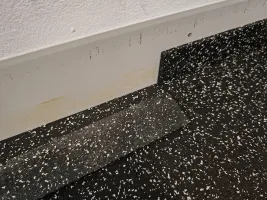 Černo-šedá gumová podlahová deska (puzzle - střed) FLOMA FitFlo SF1050 - délka 95,6 cm, šířka 95,6 cm, výška 1,6 cm