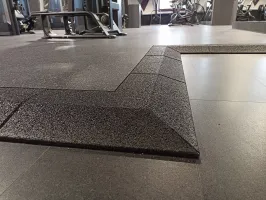 Černo-šedá gumová podlahová deska (puzzle - střed) FLOMA FitFlo SF1050 - délka 95,6 cm, šířka 95,6 cm, výška 1,6 cm