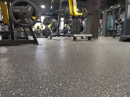 Černo-šedá gumová podlahová deska (puzzle - střed) FLOMA FitFlo SF1050 - délka 95,6 cm, šířka 95,6 cm, výška 1,6 cm