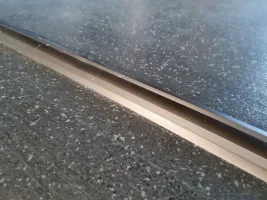 Černo-šedá gumová podlahová deska (puzzle - střed) FLOMA FitFlo SF1050 - délka 95,6 cm, šířka 95,6 cm, výška 1,6 cm